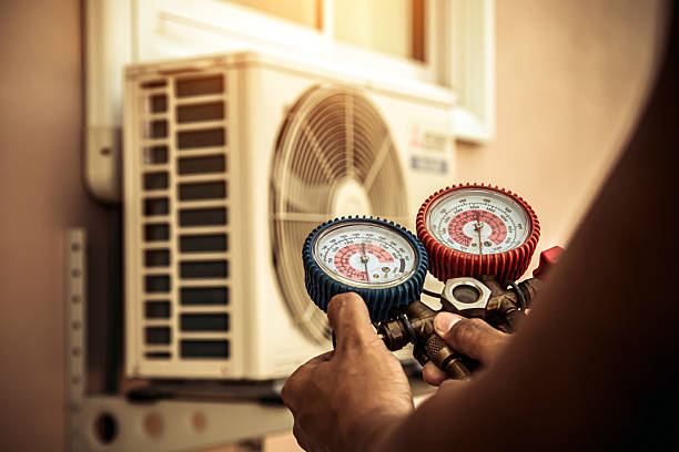 Professional Hvac Installation technician working in Bowling Green, VA